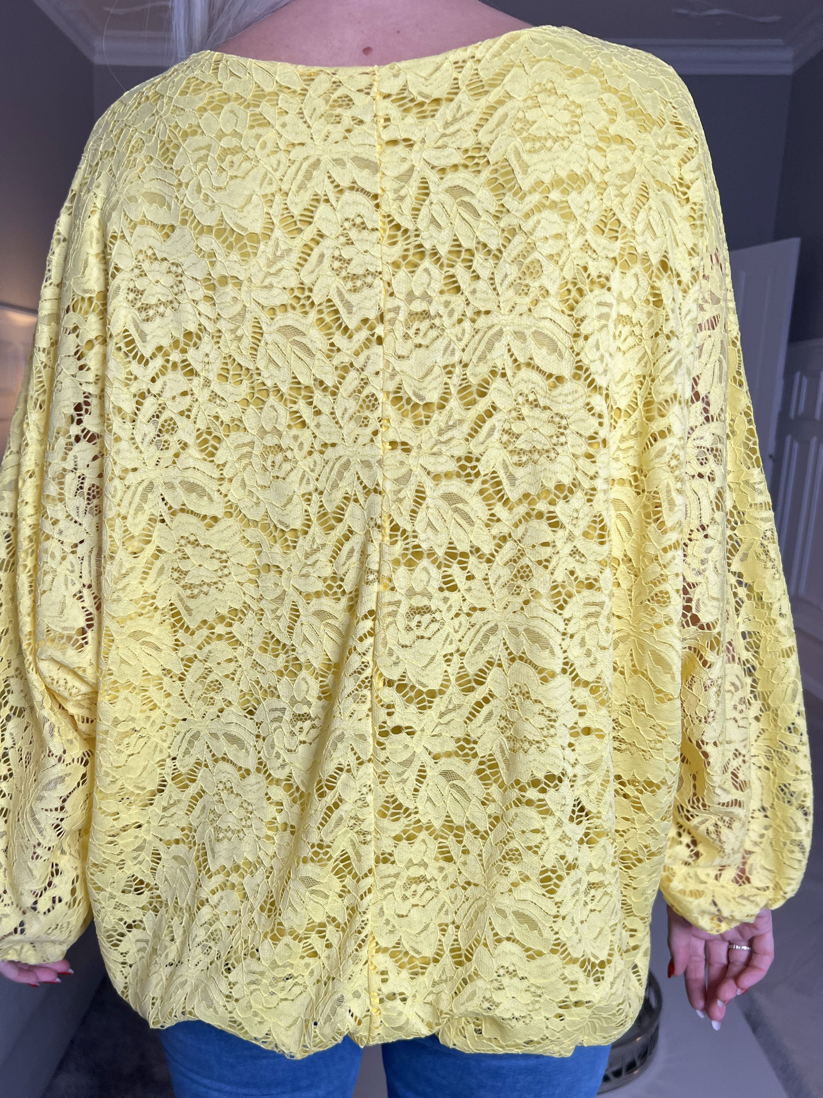 Destiny Lace - Bluse i blonde med flagermusærmer